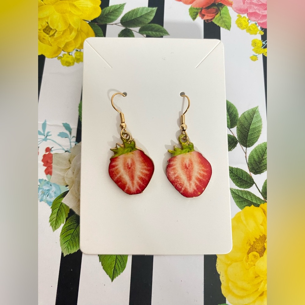 NWT Strawberry Red Gold Tone Drop Earrings